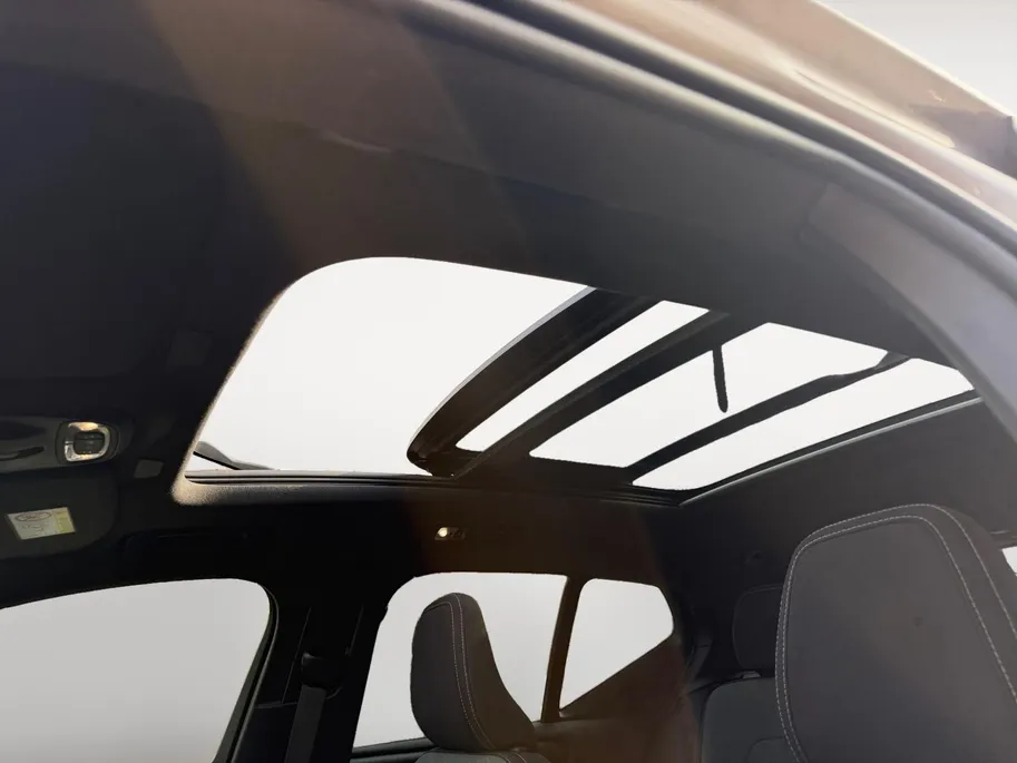 Volvo XC40 1.5 T4 Plug-in hybrid Ultimate Bright | Elektrischer achterklep | Pano dak | Harmon/Kardon | Achteruitrijcamera | Elektrsich verstelbare bestuurderstoel met geheugen |