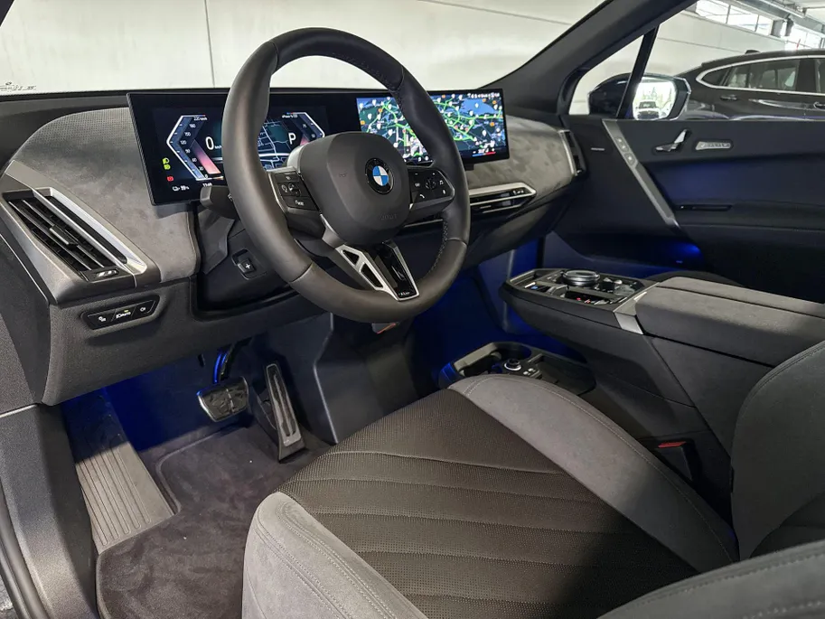 BMW iX xDrive45 101 kWh