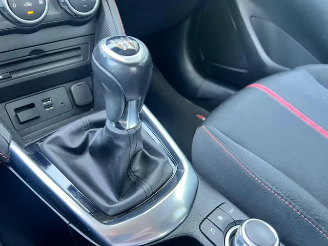 Mazda 2 1.5 Skyactiv-G GT-M NAVIGATIE | PARKEER SENSOREN | CLIMATE CONTROLE | STOELVERWARMING |