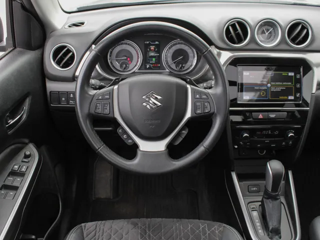 Suzuki Vitara 1.4 Boosterjet Style Smart Hybrid Automaat |  Navi | Adap. Cruise | Camera | Schuifdak | Trekhaak
