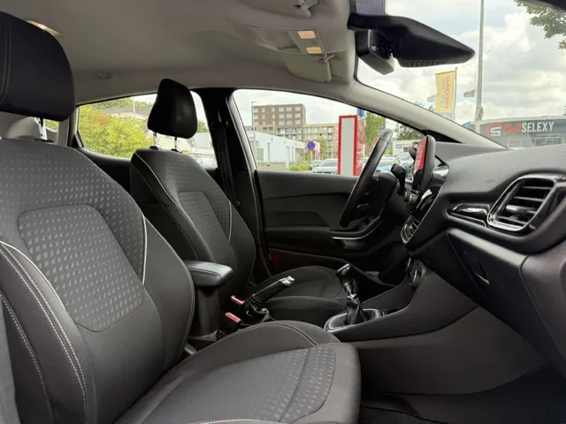 Ford Fiesta 1.0 EcoBoost 100pk 5dr Titanium | Camera | Navi | B&O | Verwarmbare voorruit | Apple Carplay & Android Auto | Cruise Control