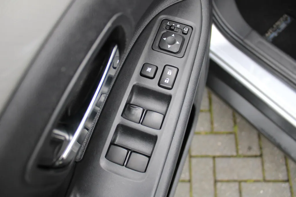 Mitsubishi Outlander 2.0 PHEV Business Edition X-Line | Navi | Clima | Camera | Trekhaak | Keyless | 18' LM |