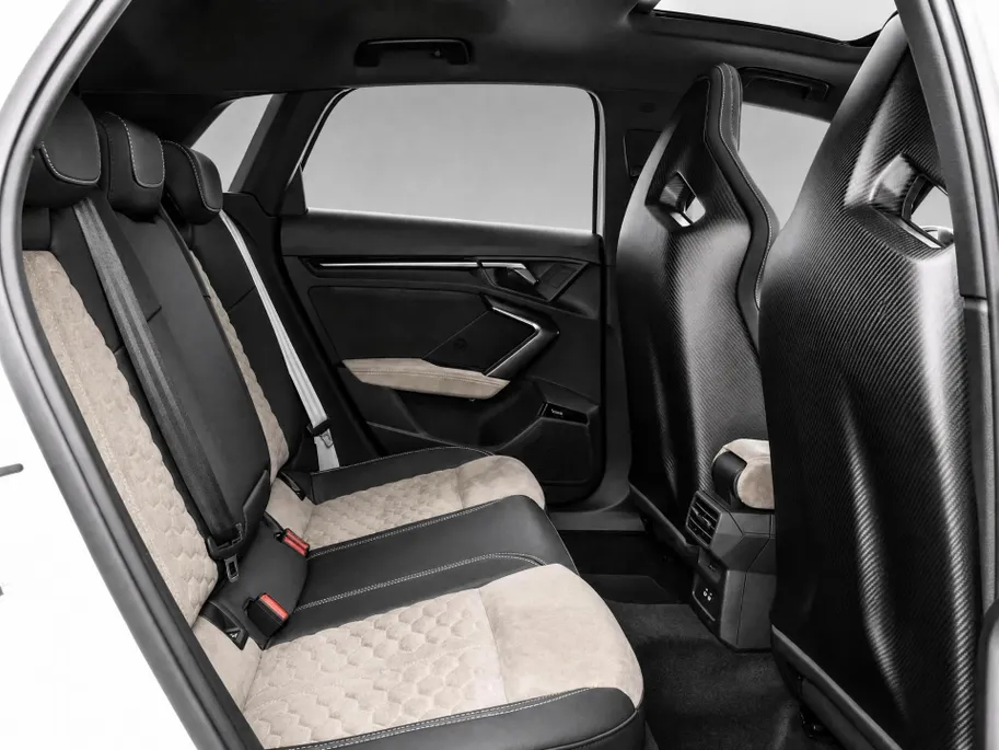 Audi RS3 Sportback 2.5 TFSI quattro 400 PK competition limited 593/750 · Audi Exclusive Gletsjerwit Mat Effect · Head-Up display · Sonos Premium 3D · Panorama dak · RS sportuitlaat