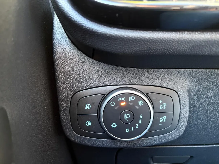 Ford Fiesta 1.0 EcoBoost Titanium | 1e Eigenaar | NL-Auto | Trekhaak | Climate Control | Parkeersensoren | Cruise Control | Lichtmetalen velgen |