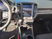 Volvo XC40 2.0 B3 Essential AUTOMAAT | Stuurverwarming | Stoelverwarming | Adaptieve Cruise | Apple Carplay/Android Auto