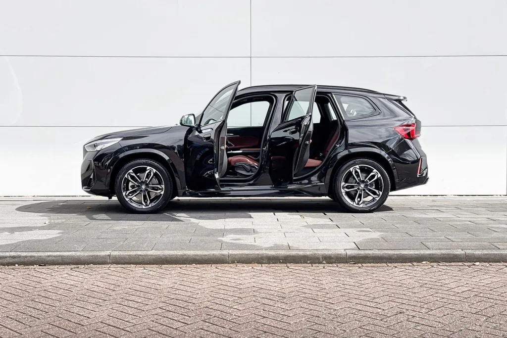 BMW iX1 xDrive30 67 kWh M Sport Edition