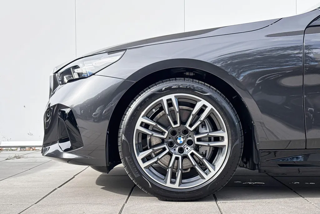 BMW i5 Touring xDrive40 M-Sport
