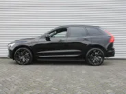 Volvo XC60 2.0 T8 Plug-in hybrid AWD Ultimate Black Edition | Trekhaak elektr. | Luchtvering | Schuifdak | Leer | Geheugenstoelen | B&W audio | Stoelventilatie | Winterset | Zeer nette auto |