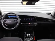 Kia Niro EV Light Edition 64.8 kWh | Camera | Cruise adapt. | Clima | 17' LM | Navi | Keyless | All season banden | 17% bijtelling |