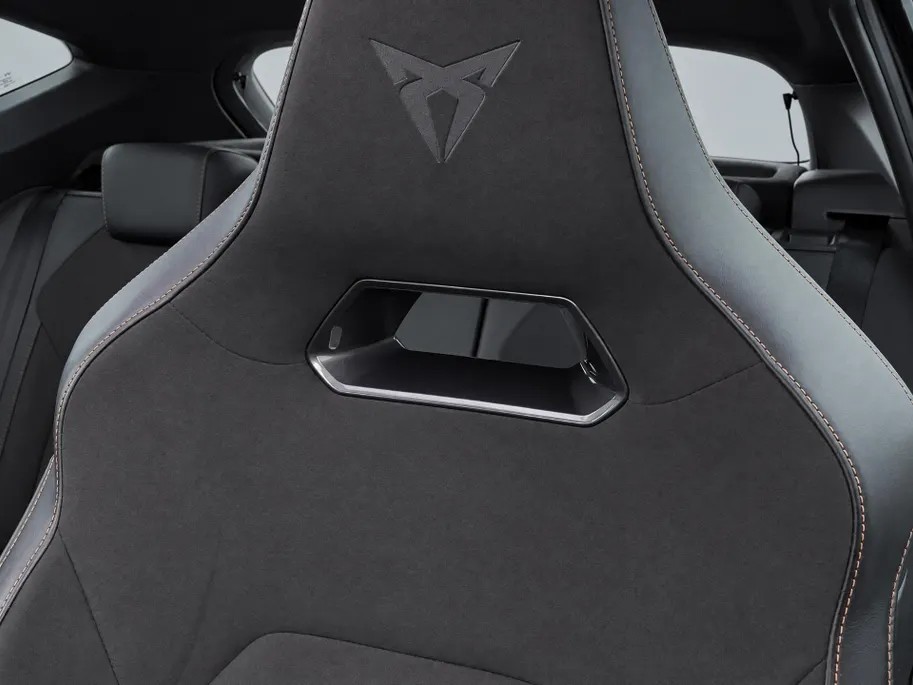 CUPRA Formentor 1.4e-Hybrid 180kW/245PK VZ Tribe Edition · Panoramadak · Trekhaak · Camera + Parkeersensoren