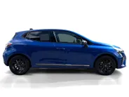 Renault Clio 145PK E-Tech Full Hybrid Techno Automaat | Digital Cockpit | 9,3' Navi | Climate Control | Apple CarPlay/Android Auto | Camera | Cruise Control | Armsteun | Lichtmetalen Velgen Hoogglans Zwart |