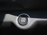Kia Stonic 1.0 T-GDi MHEV DynamicPlusLine | Stuur-/stoelverwarming | Camera | Cruise adapt. | Clima | LED | Navi | 16' LM | Automaat |