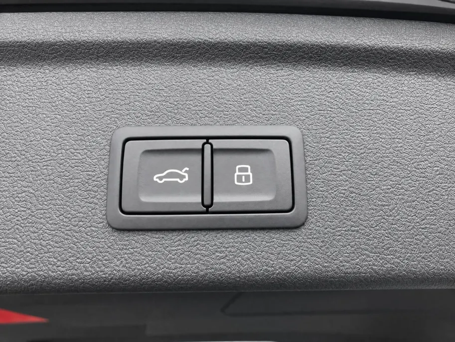 Audi A3 Sportback 40 TFSIe 150kW/204PK S Line · Panoramadak · Leder · Camera · Apple/Android Car Play · Drive select ·  EXTRA INRUILKORTING ·