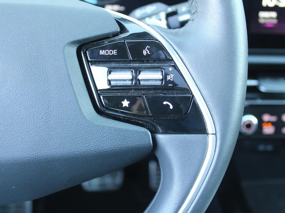 Kia Niro 1.6 GDi Hybrid ExecutiveLine | Camera | Leer | Schuifdak | Stoelverwarming+ventilatie | Elektr. stoelverstelling + achterklep | 18' LM | HUD |