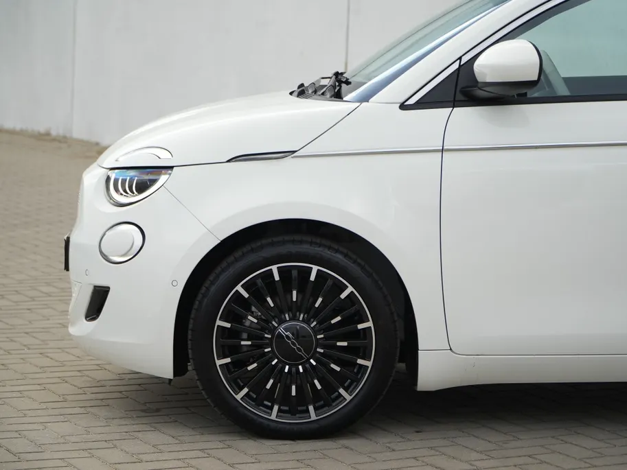Fiat 500e La Prima by Bocelli 42 kWh | JBL | Winter | Pano | 17′ VERKOCHT