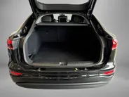 Audi Q6 e-tron Sportback Advanced edition 83 kWh 252 PK · Sportstoel lederen bekleding · Winterpakket · Trekhaak elek. wegklapbaar