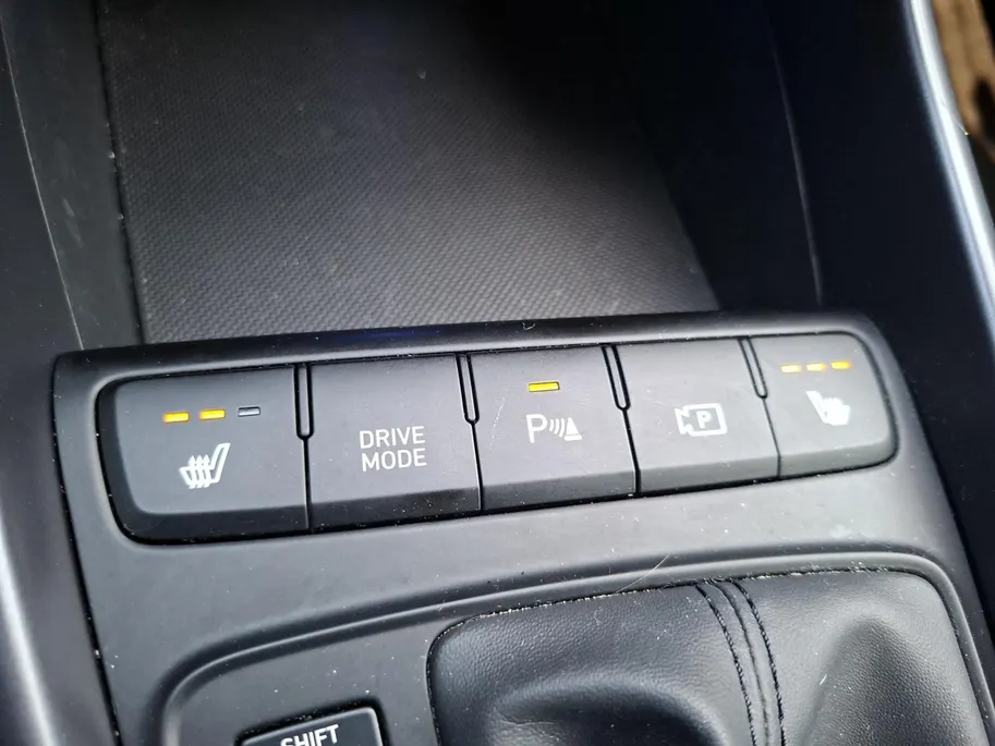 Hyundai i20 1.0 T-GDI Premium | Adaptive Cruisecontrol | Climate Control | Dodehoekdetectie | Stoel&Stuurwielverwarming | Camera | Parkeersensoren | Apple Carplay&Android Auto | BOSE Audio | 16' Lichtmetaal |