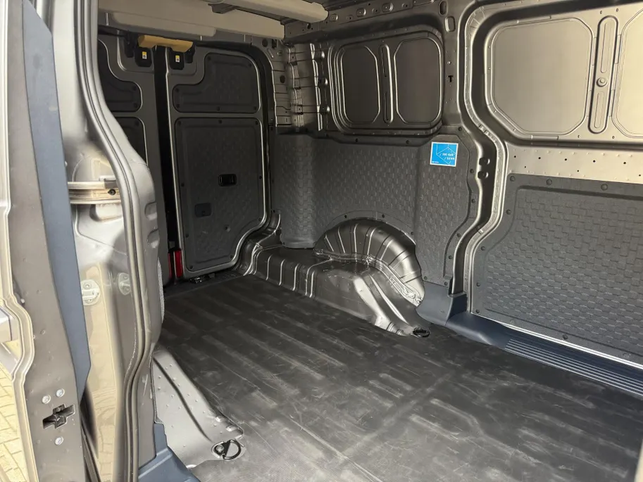 Kia PV5 L2H1 Elite Executive 71.2 kWh | 416 km WLTP-actieradius | 10% - 80% laden snelladen in 30 minuten | All-season banden | Dodehoek camera | 360 camera | Parkeersensoren rondom | Stoel- en stuurverwarming | Draadloos Apple/Android Carplay | Navi