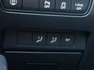 Mazda 3 2.0 e-SkyActiv-G M Hybrid 122 Comfort met Bose | Apple Carplay / Android Auto | Navigatiesysteem | Licht + Regensensor | Elektrisch Verstelbare Bestuurderstoel  | Stoel + Stuurverwarming | Parkeersensoren Voor + Achter | Camera Achter | 18'Lichtmetalen ve