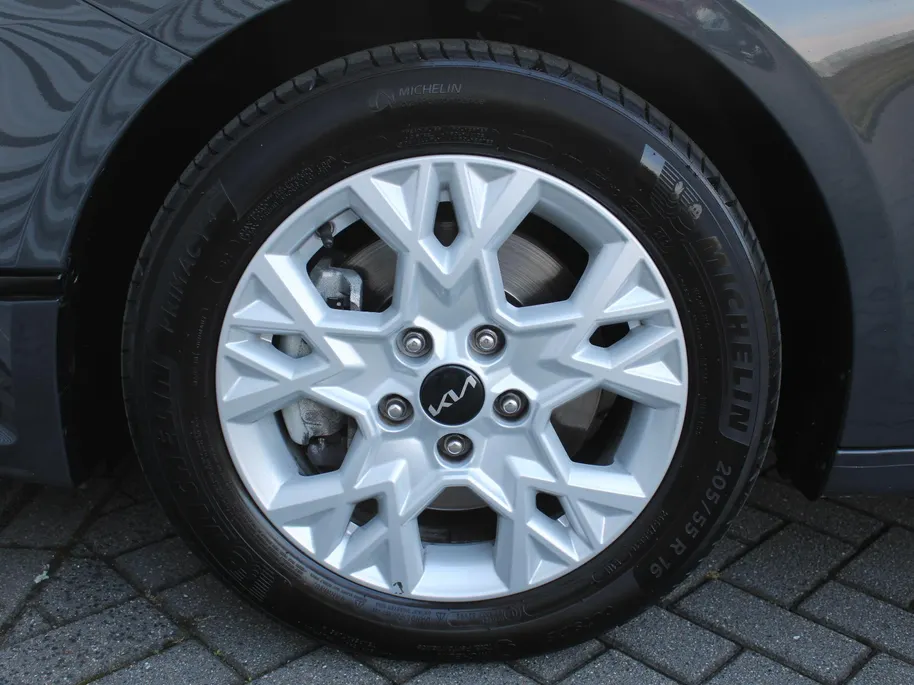 Kia Ceed Sportswagon 1.5 T-GDi DynamicPlusLine | Stoel- & stuurverwarming | Camera | Clima | Cruise adapt. | LED | Navi | Elek. achterklep | 16' LM |