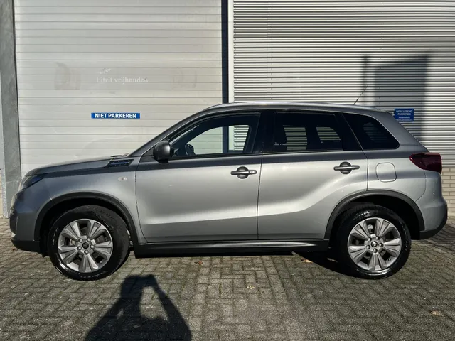 Suzuki Vitara 1.5 Hybrid Select Automaat | Trekhaak | All Season Banden | Lage Kilometerstand | Apple Carplay & Android Auto