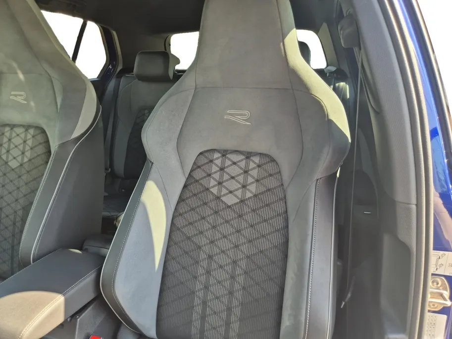 Volkswagen Golf 1.5 eTSI R-Line Business | Cruise Control | Climate Control | Digitaal Dashboard | Navigatie | Sportstoelen | Stoelverwarming | Stuurverwarming |
