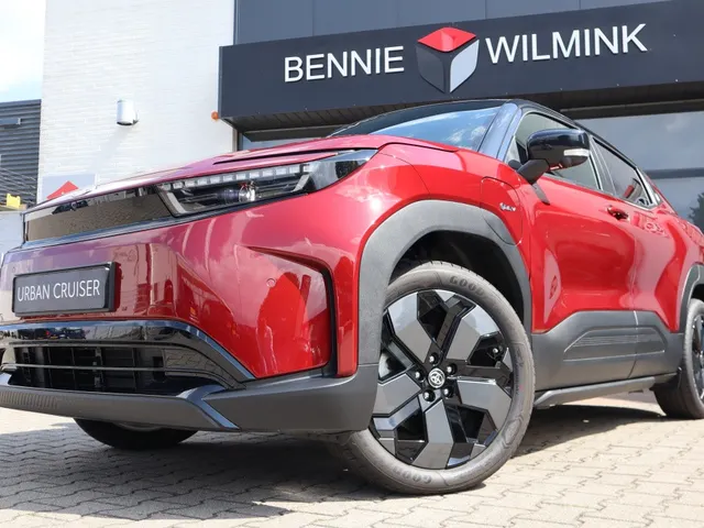 Toyota Urban Cruiser Executive 61 kWh | Panoramdak | 360 Camera | Stuur/Stoel Verwarming |