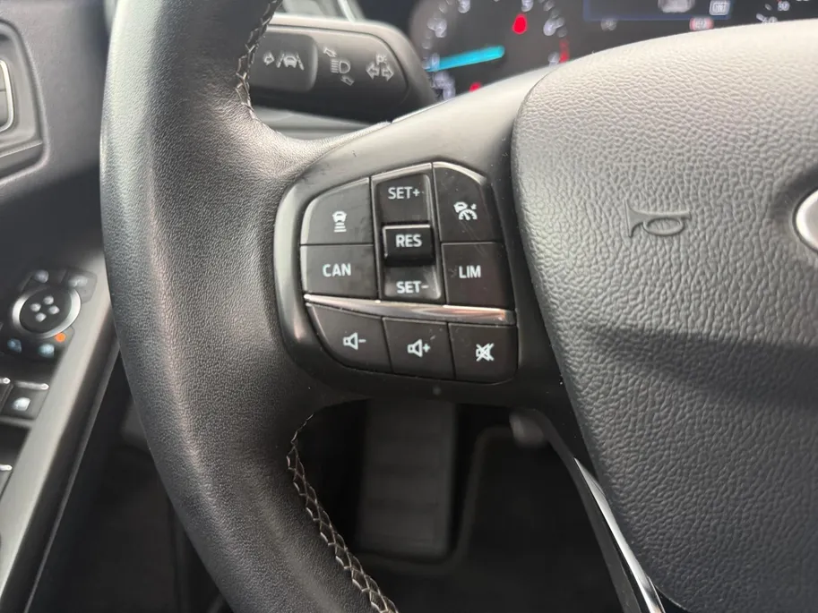 Ford Focus Wagon 1.0 EcoBoost Titanium Business | Trekhaak | HUD | Achteruitrijcamera | Winter Pack | Dodehoek detectie | Elektr. Achterklep | 12 maanden garantie! |