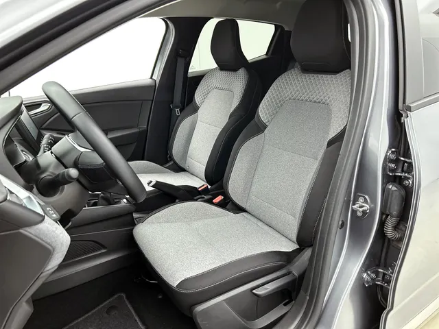 Renault Clio TCe 90PK GPF evolution | CAMERA | NAVI | DEALER ONDERHOUDEN | STOEL VERWARM. | PARK. SENSOREN | CARPLAY