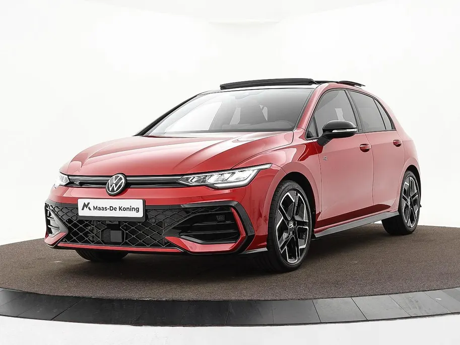 Volkswagen Golf 1.5 eTSI 150pk DSG R-Line Edition · Panoramadak · Apple/Android Car Play · Camera + Parkeersensoren · Garantie t/m 28-07-2030 of 100000km.
