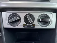 Volkswagen Polo 1.0 Bluemotion Edition | NL auto | Automaat | Parkeersensoren voor en achter | 15' lichtmetalen velgen | Cruise control | Airco | Elektrische ramen voor en achter | Bluetooth | Bovag garantie |
