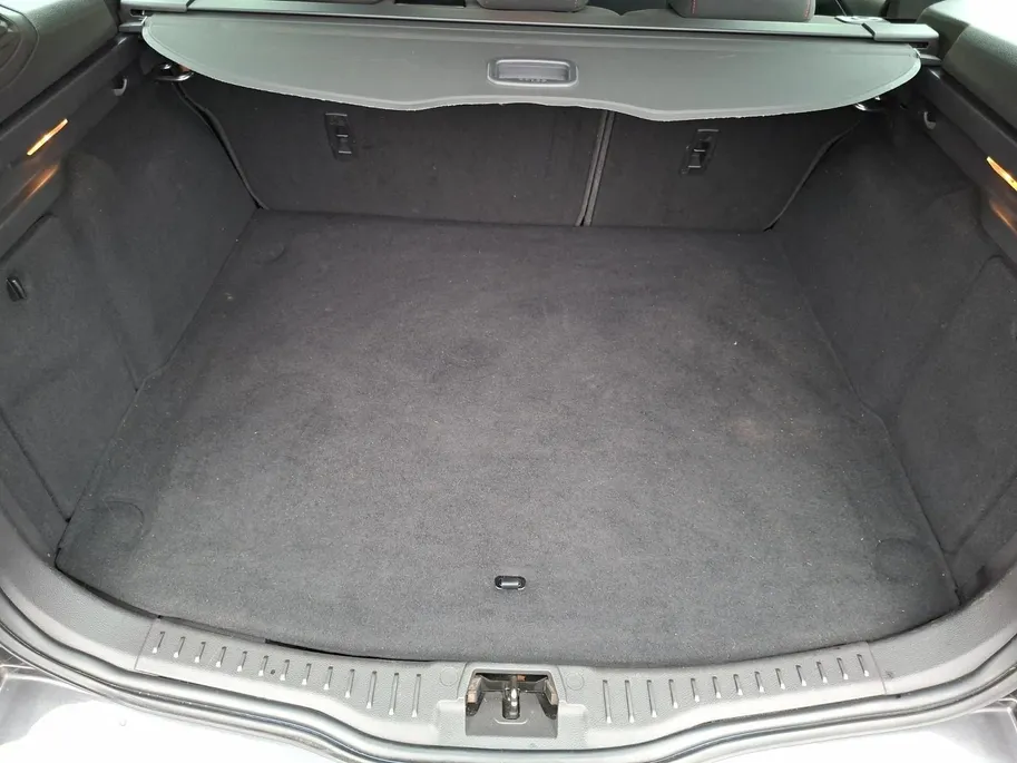 Ford Focus 1.0 ST-Line Wagon | Nieuwe distributieriem | Parkeersensoren | Navigatie | Climate Control | Voorruitverwarming | 17' Lichtmetaal | Trekhaak