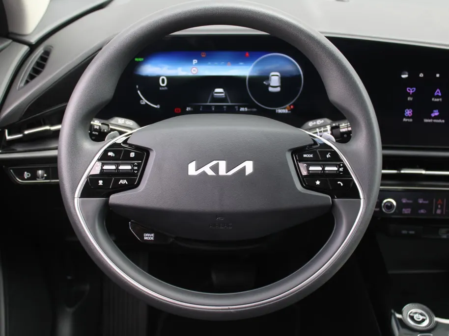 Kia Niro EV Light Edition 64.8 kWh | Camera | Cruise adapt. | Clima | 17' LM | Navi | Keyless | All season banden | 17% bijtelling |