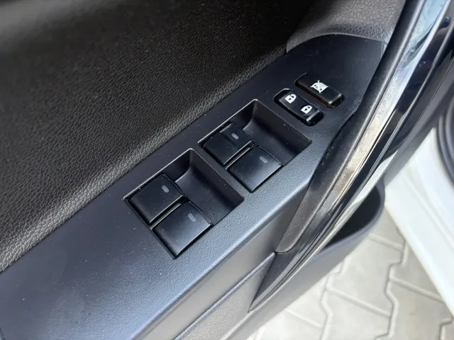Toyota Auris Touring Sports 1.8 Hybrid Executive | Trekhaak | Panoramadak