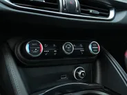 Alfa Romeo Stelvio 2.0 Turbo 280 PK AWD Competizione | Veloce | Pano | Harman | 21'