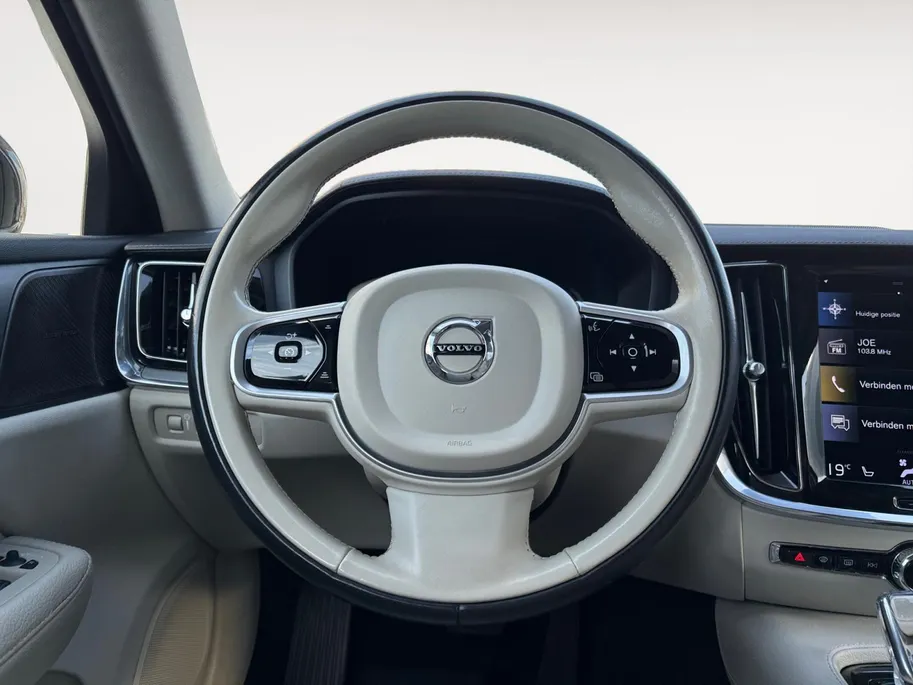 Volvo V60 2.0 T6 Recharge AWD R-Design | 1e Eigenaar | Achteruitrijcamera | Dodehoek detectie | Elektr. Stoelen met geheugen | Stoelverwarming | 12 maanden garantie! |