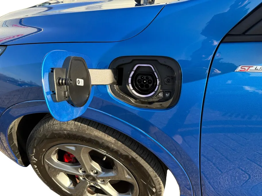 Ford Kuga 2.5 PHEV ST-Line X | Winterpack | Panorama Dak | Elec Trekhaak | Technology Pack | Matrix Led Koplampen | B&O Audio | Fabrieksgarantie |