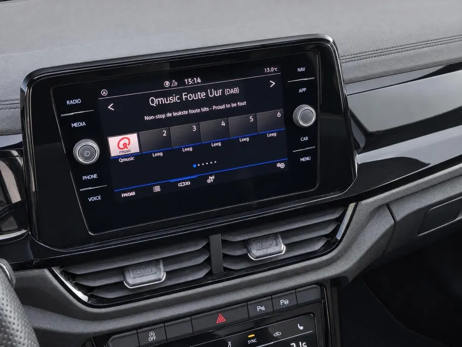 Volkswagen T-Roc 1.5TSI/150PK R-Line Black Style · Panoramadak · Camera + Parkeersensoren · Keyless · Apple/Android Car Play · Stoelverwarming · Garantie t/m 20-08-2027