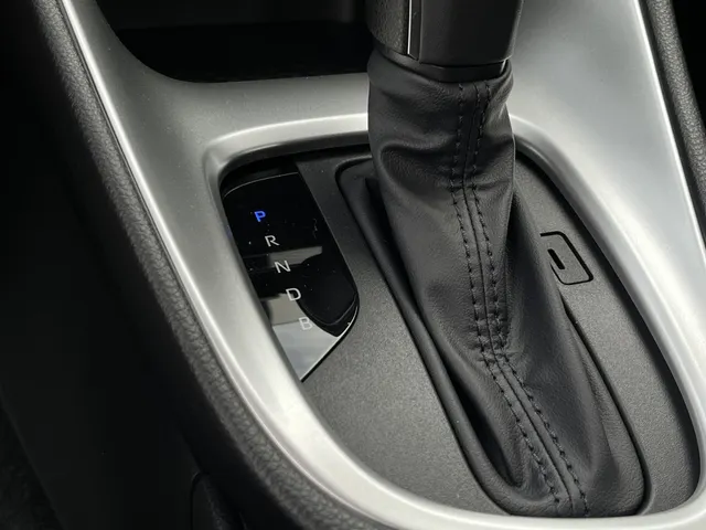 Toyota Yaris 1.5 Hyrid 115 Active | 3500 euro demo korting