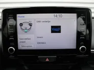 Mazda 2 Hybrid 1.5 Agile | Comfort pakket | Trekhaak | CarPlay | Camera | Stuur-/stoelverwarming | Cruise adapt. | 15' LM |