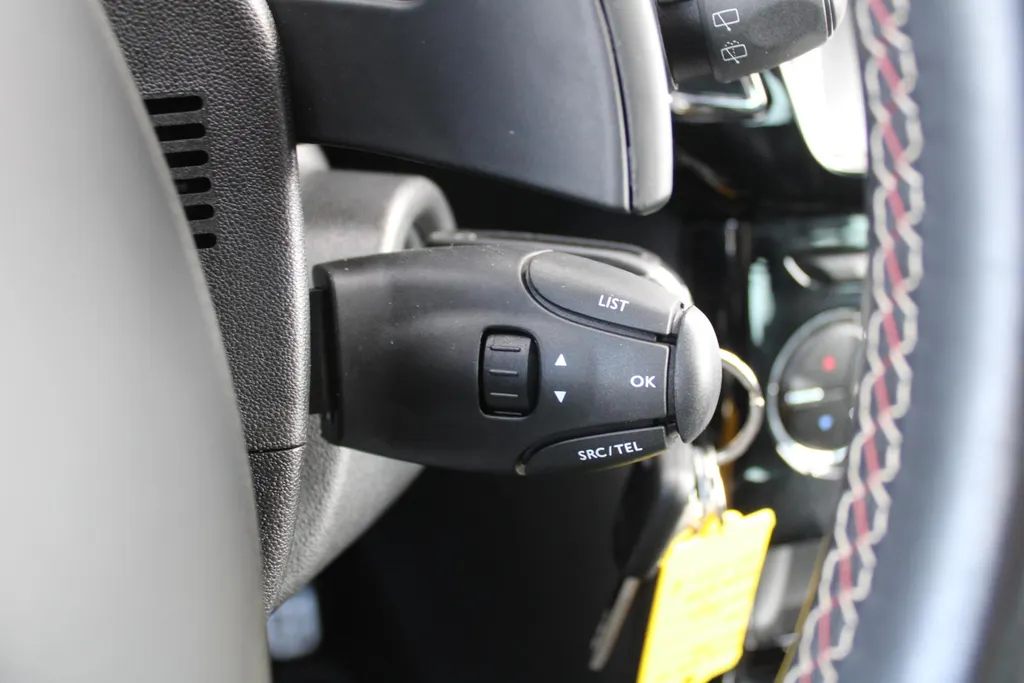 DS DS 3 1.2 PureTech Performance Line | Automaat | Navi | Trekhaak | Clima | 17' LM Velgen | Camera |