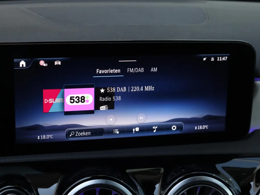 Mercedes-Benz A-Klasse 180 Star Edition Luxury Line l Keyless l Achteruitrij camera l Stoelverwarming l Memory