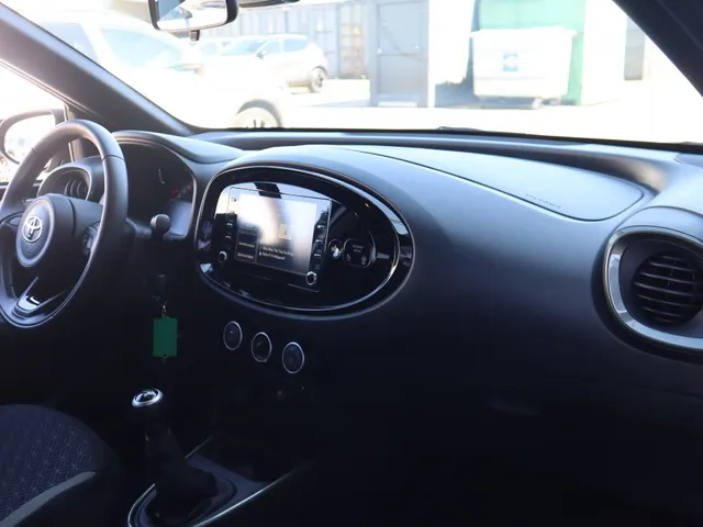 Toyota Aygo X 1.0 VVT-i MT Pulse Bi-tone | Carplay | All Seasons