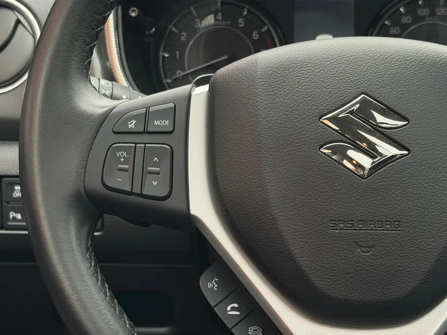 Suzuki Vitara 1.5 Hybrid Style 116PK AUTOMAAT | Parkeer sensoren| Metallic lak| 4 seizoen banden| Camera| Schuif en kanteldak| Navigatie| Stoel verwarming| Adaptieve cruise control