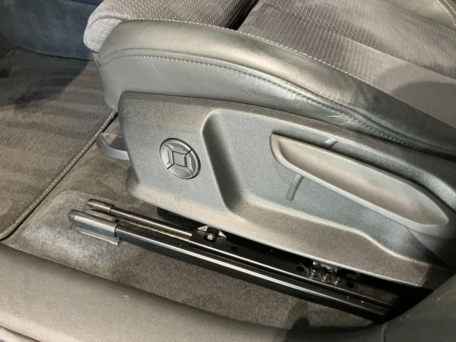 Audi e-tron 55 quattro S Line 300kW/408PK 95 kWh · Panoramadak · Camera + Parkeersensoren · Drive select