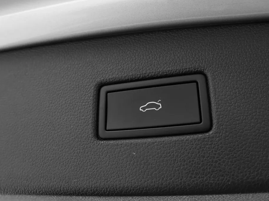 Volkswagen Tiguan 1.4 TSI 245pk DSG eHybrid Elegance · 360 Camera · Wegklapbare Trekhaak · Apple/Android Car Play · Dodehoek Detectie · 18'' Inch · Stoel & Stuurwiel verwarming ·