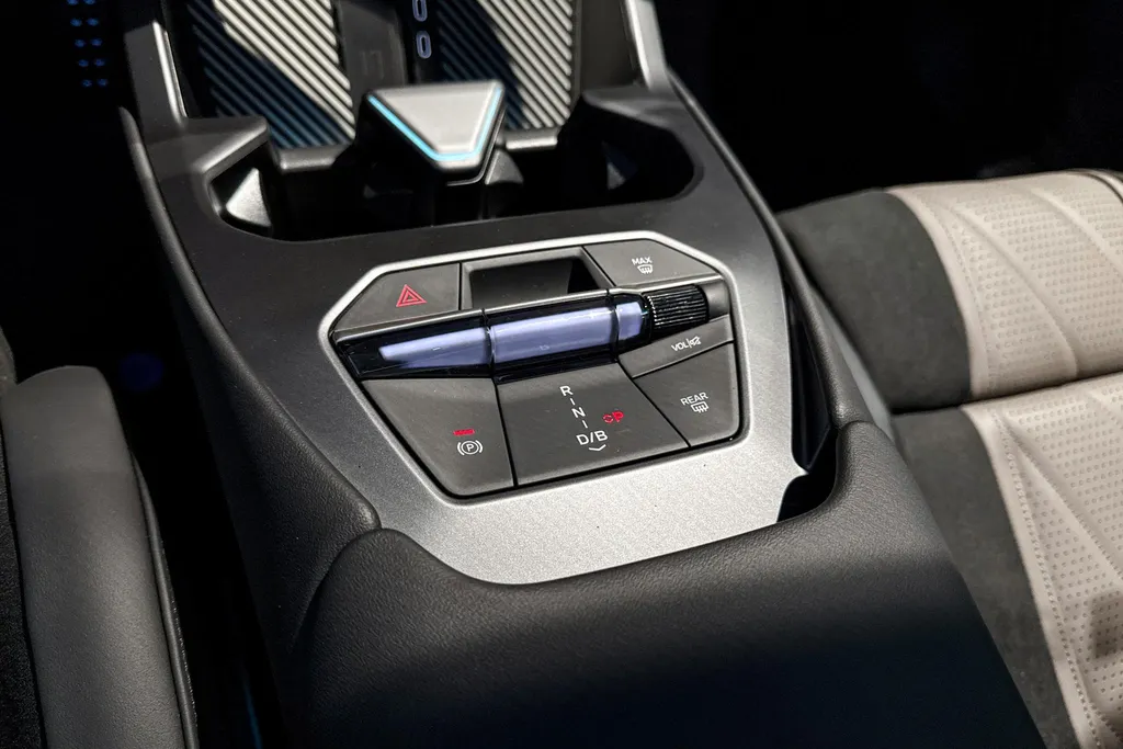 BMW iX3 50 xDrive 113 kWh