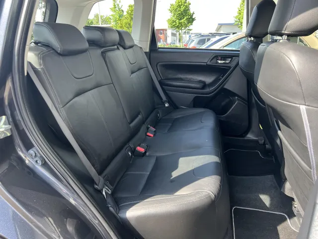 Subaru Forester 2.0 Comfort Automaat | All Season Banden | Trekhaak | Lederen Bekleding | Verwarmde Voorstoelen