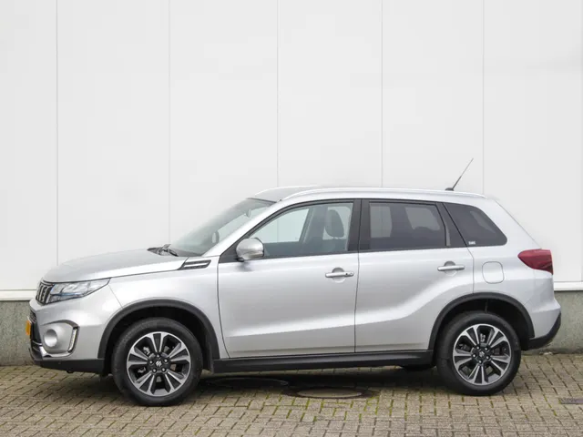Suzuki Vitara 1.4 Boosterjet Style Smart Hybrid Automaat |  Navi | Adap. Cruise | Camera | Schuifdak | Trekhaak