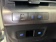 Hyundai Kona 1.6 GDI HEV Premium | Trekhaak Afn 13polig| Apple Carplay / Android Auto | Navigatiesysteem | Elektrisch Verstelbare Voorstoelen | Bestuurdersstoel + Geheugen | Parkeersensoren Voor + Achter | Camera Voor + Achter | Stoelverwarming + Stoelkoeling | Stuurv